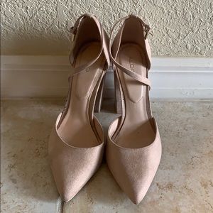 Aldo Nicholes Blocked Heel Pump size 9